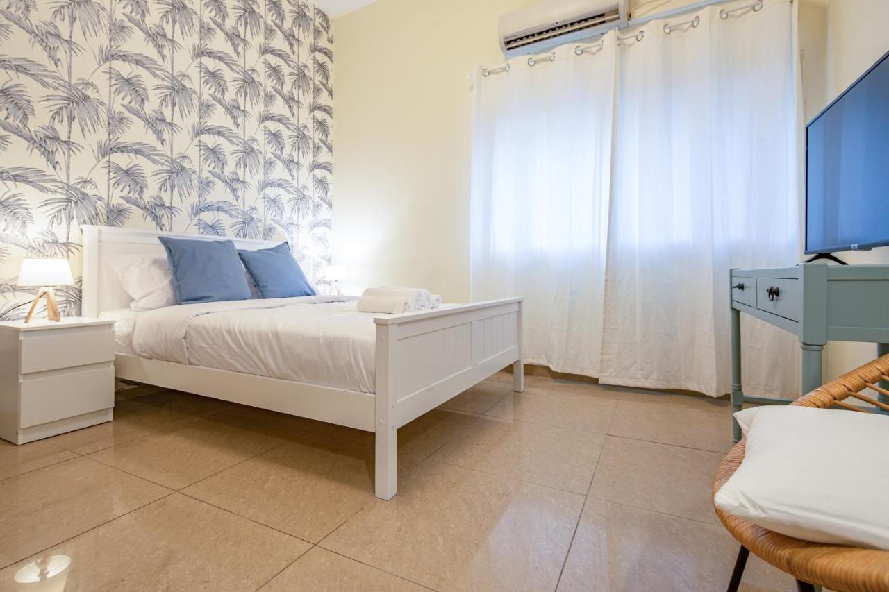 Apartment Port *