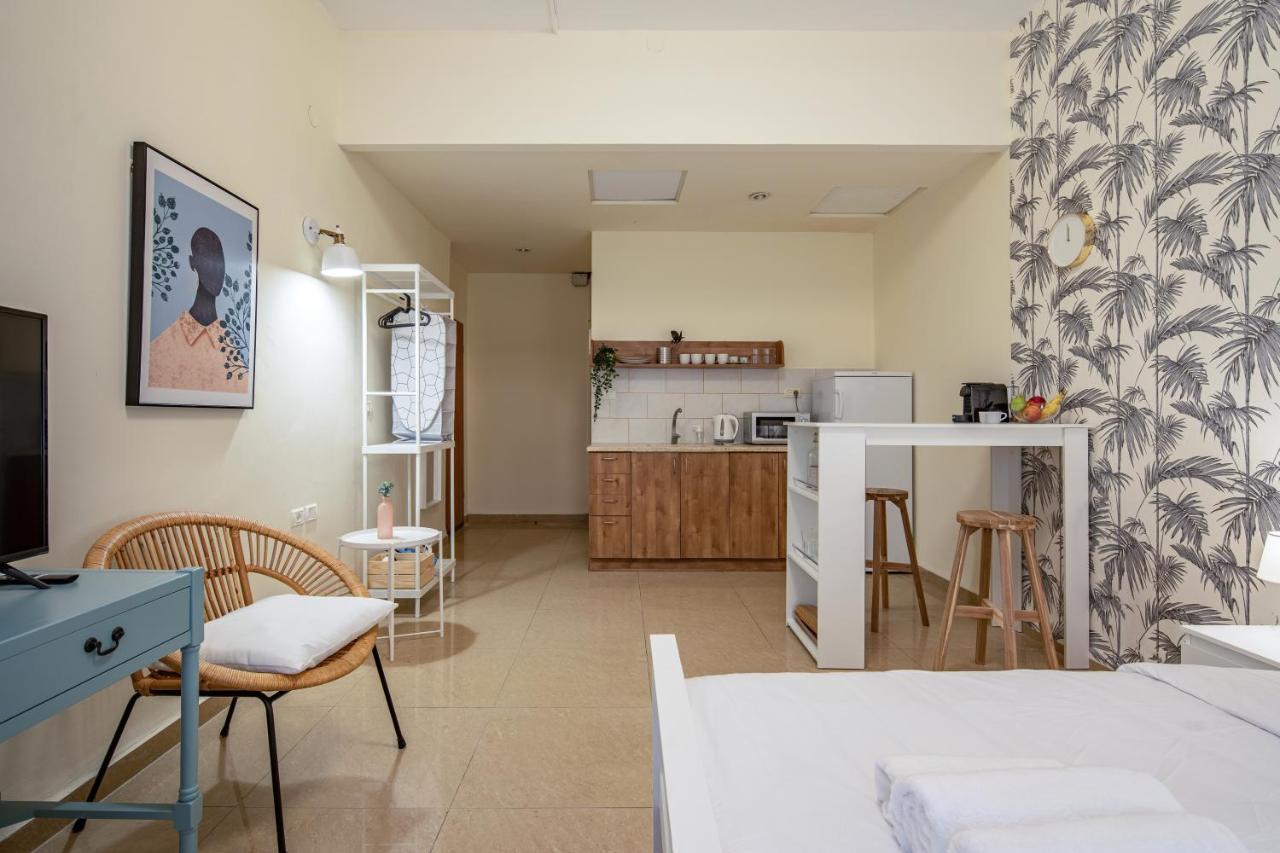 Port Apartment *