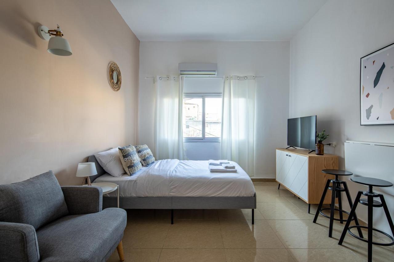 Apartment Port *